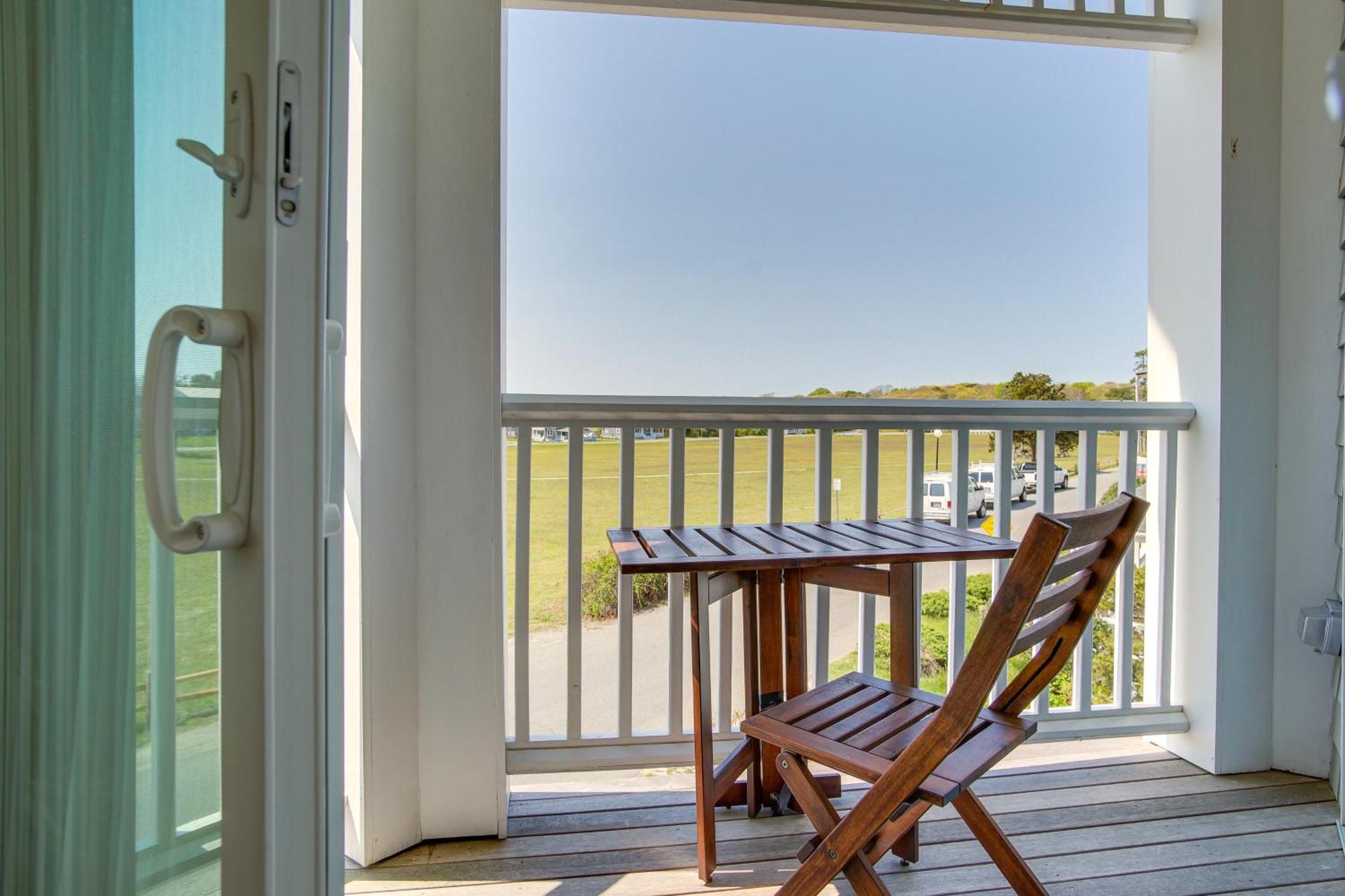 Breezy Oak Bluffs Condo - Steps To Inkwell Beach! Kültér fotó